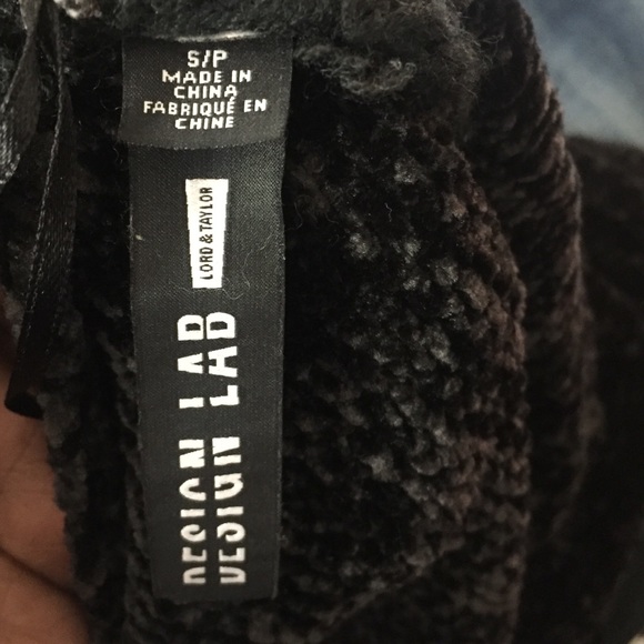 DESIGN LAB Lord & Taylor Chunky Off the Shoulder Crossbody Sweater - Picture 4 of 5